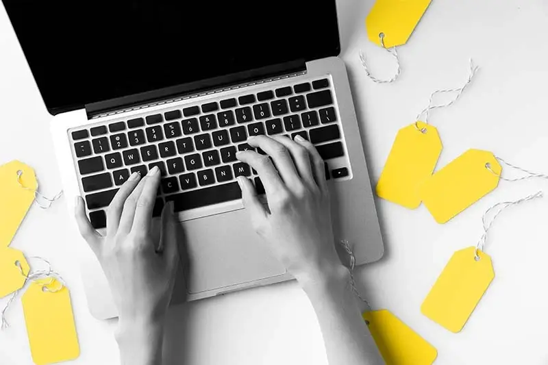 Image of a laptop and yellow tags